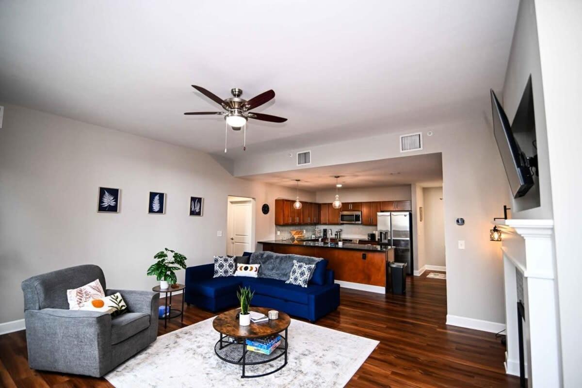 Downtown Sq Stadium Casino Rock Hall Clinic Apartment